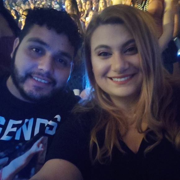 Meet your Posher, Gloria - Picture 2 of 2